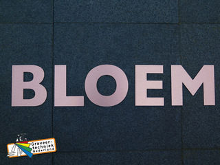 Koperkleurige geborstelde aluminium letters, materiaal  rofapanel 3mm dik